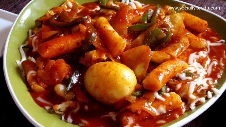 Happy Korean New Year 2022: From Tteokbokki to Haemul Pajeon, 5 Korean Food You Must Try
